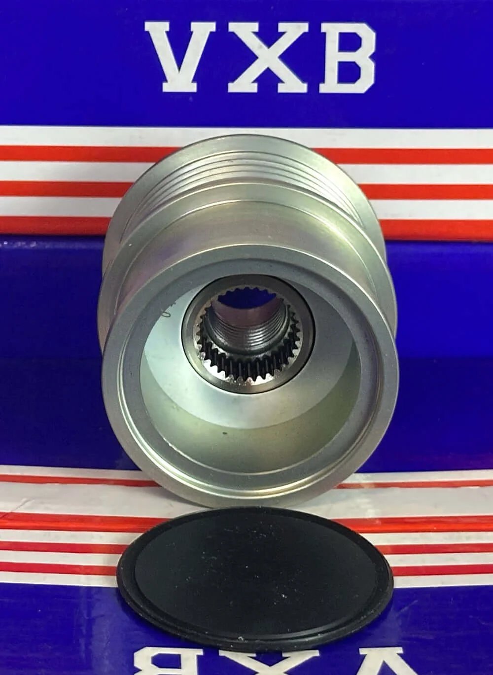 04E903201E Alternator Pulley Clutch - Freewheel Pulley for Audi VW Seat & Skoda, showing front view with gear mechanism.