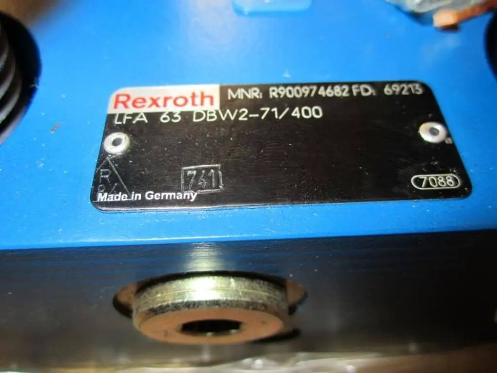 Close-up of hydraulic manifold single unit R900974682 FD 69213 LFA 63 DBW2-71/400 industrial valve block with part label.