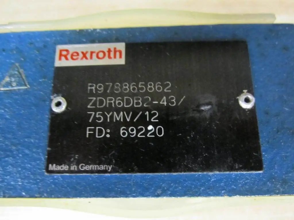 Close-up of Bosch R978865862, ZDR6DB2-43/75YMV/12 Sandwich Plate Pressure-Reducing Valve, size 6, featuring label details.