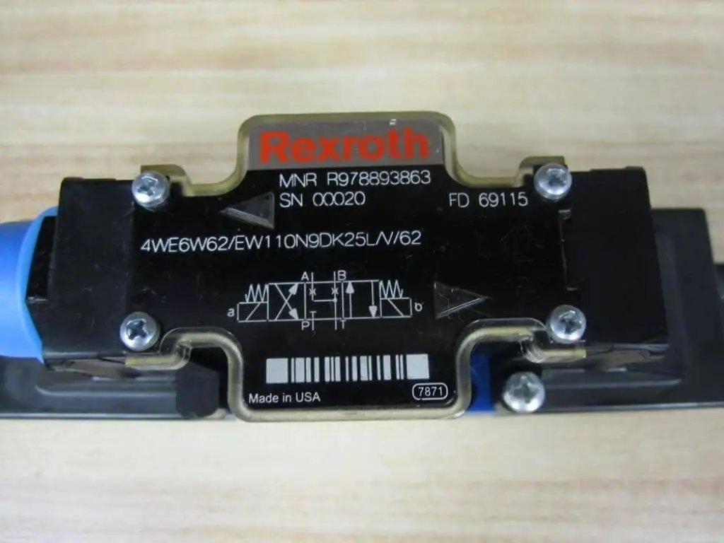 Solenoid directional control valve single unit R978893863 4WE6W62/EW110N9DK25L/V/62 top view with 5-pin male connector