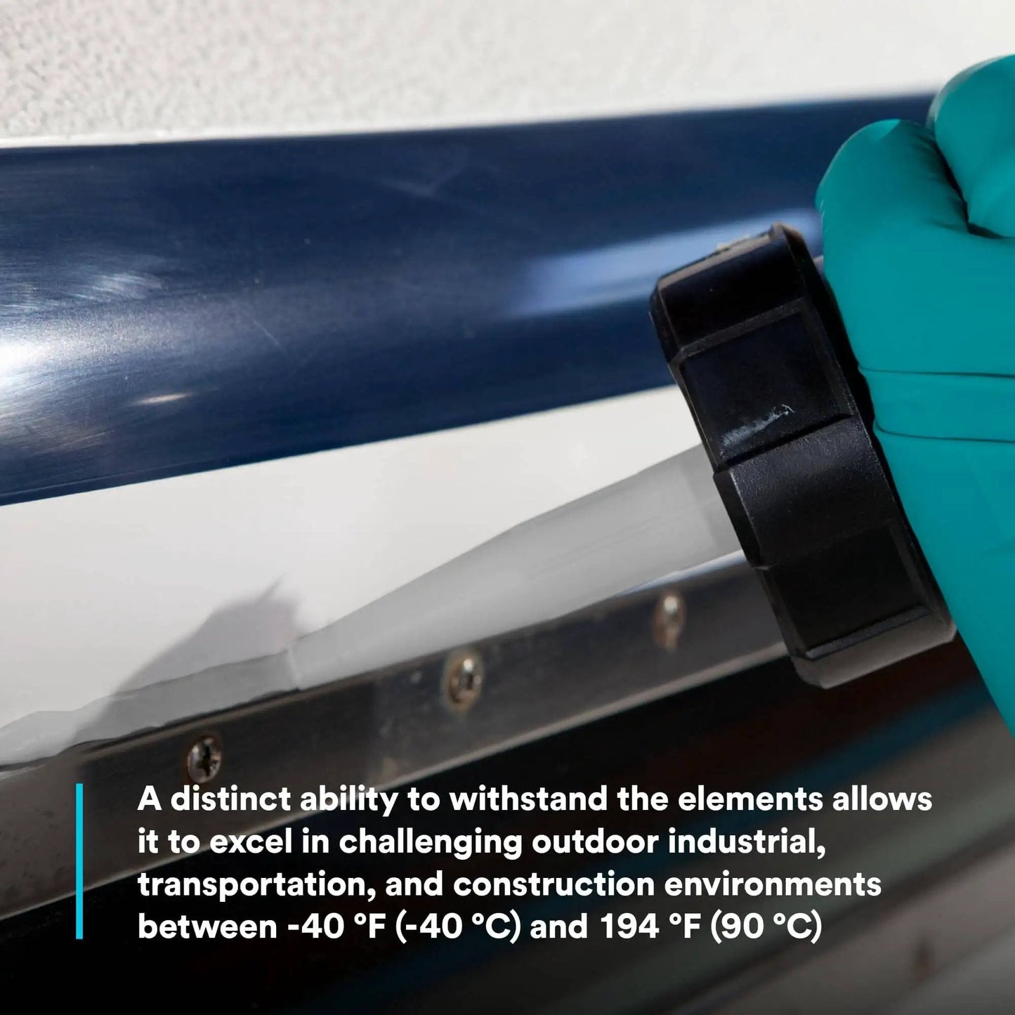Applying Polyurethane Adhesive Sealant 560 White 310 mL Cartridge on metal surface for panel bonding, weather-resistant sealant