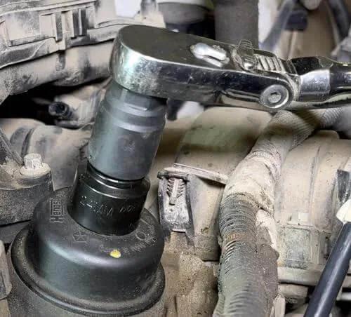 Lisle 61860 Torque Adapter, 25 Nm used on an oil filter with a 3/8-inch drive ratchet tool