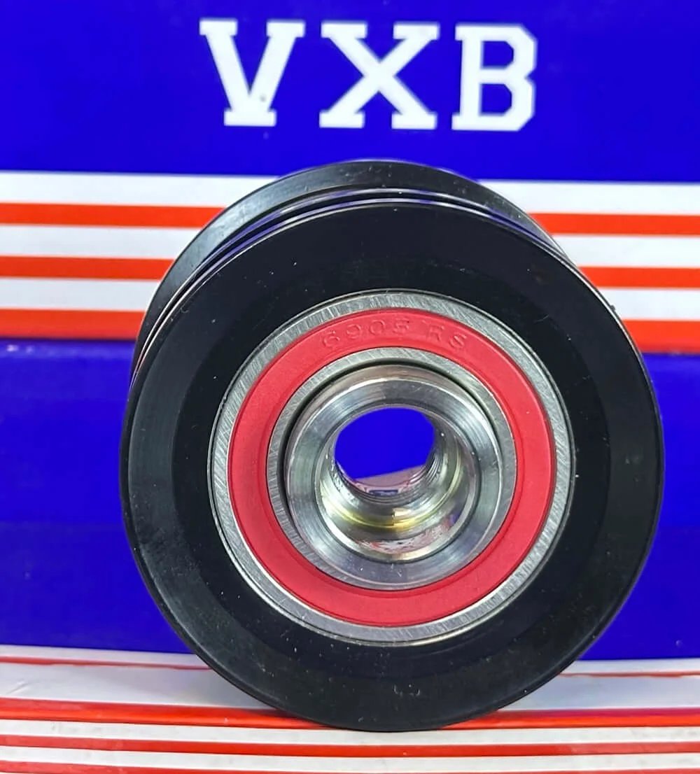 Close-up view of 31141-59B-J01 Alternator Pulley for Honda Accord-Civic featuring black rubber and silver metal.