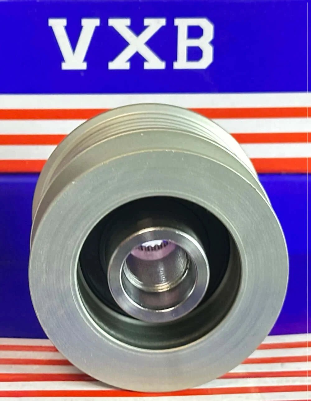F-551957 Automotive Parts Auto Car Alternator Pulley for Land Rover, front view, metal construction, round design.