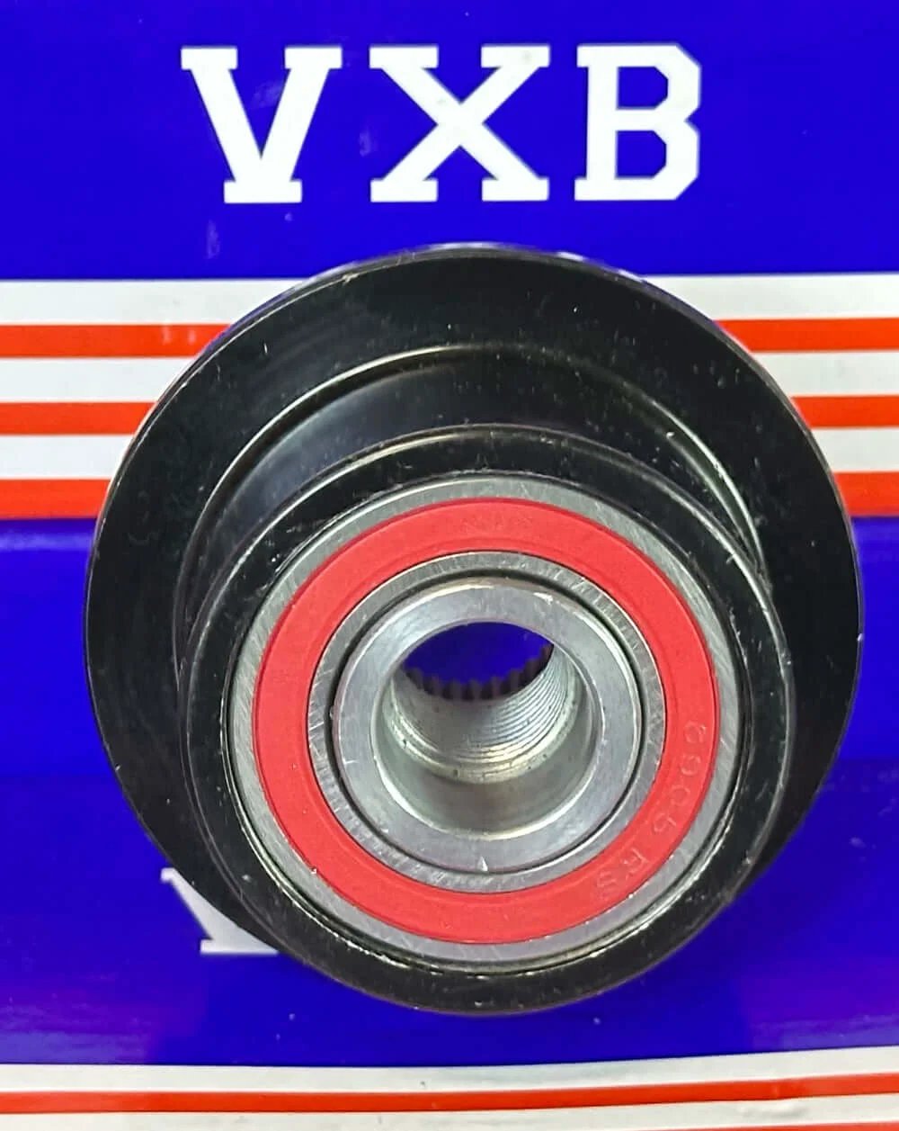 920803 Overrunning Alternator Decoupling Pulley for Land Rover (2008-2010) view of the front with a red seal and black exterior.