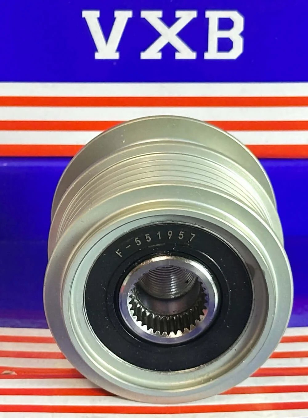 F-551957 Automotive Parts Auto Car Alternator Pulley for Land Rover front view showcasing aluminum body and central gear.