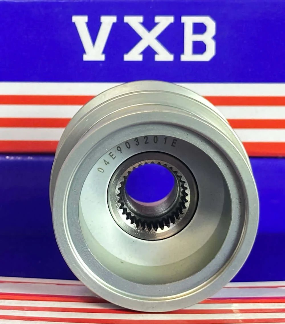 04E903201E Alternator Pulley Clutch - Freewheel Pulley for Audi VW Seat & Skoda, front view showing gear mechanism.