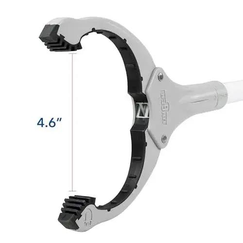 Close-up of the claw of 32 Inch Grabber Plus Reacher Tool With Built In Magnet For Trash Pickup And Yard Cleanup Ergonomic Trigger Grip