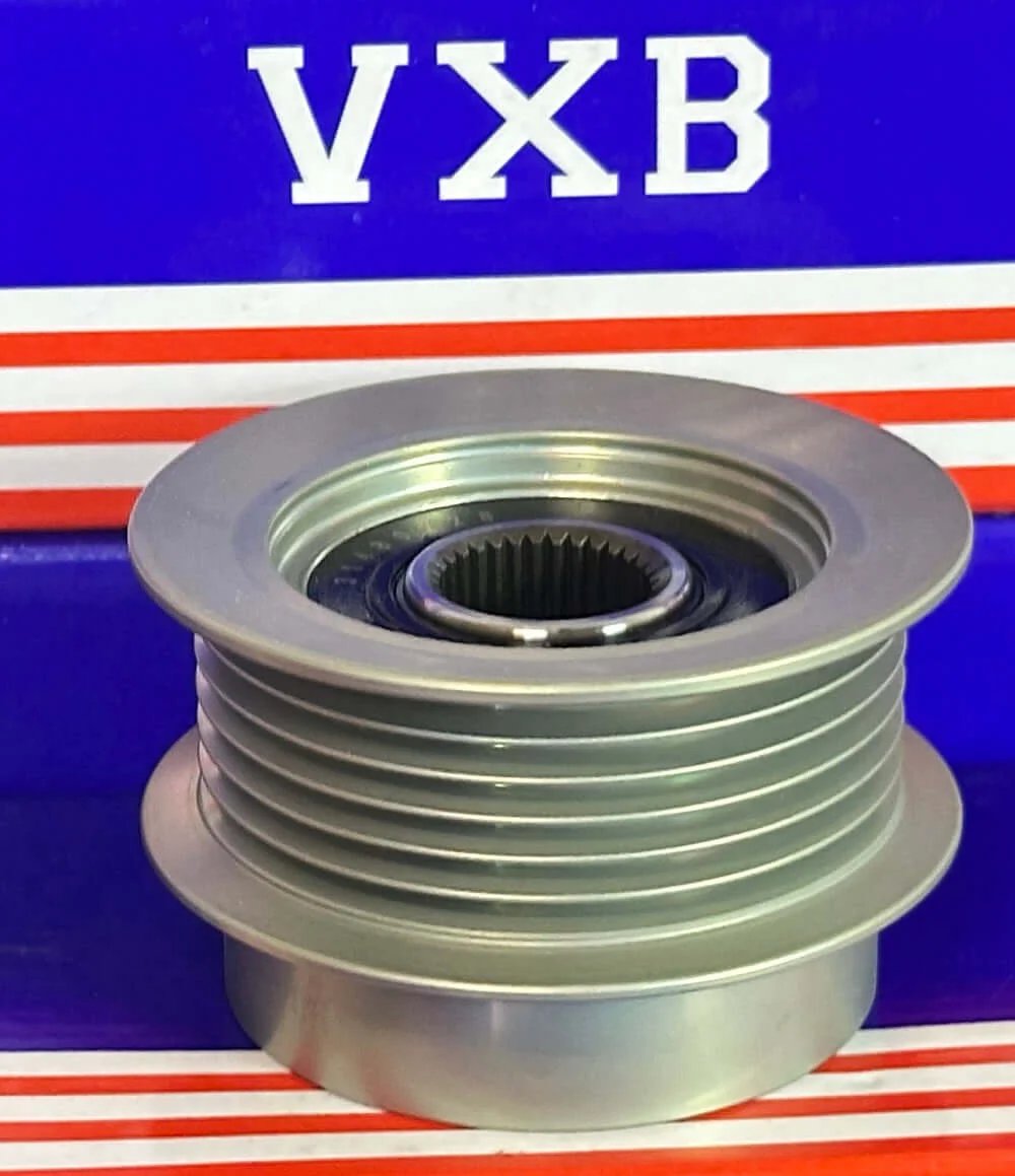 31480228 Alternator Pulley for Volvo Xc90 Mk2, side view, silver metal, designed for efficient engine operation