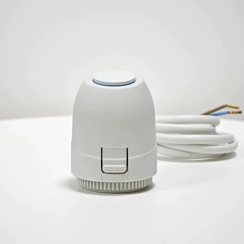 Front view of 2W Normally Closed 24V Electric Thermal Actuator For Underfloor Heating Systems IP54 Waterproof Thermostat Valve