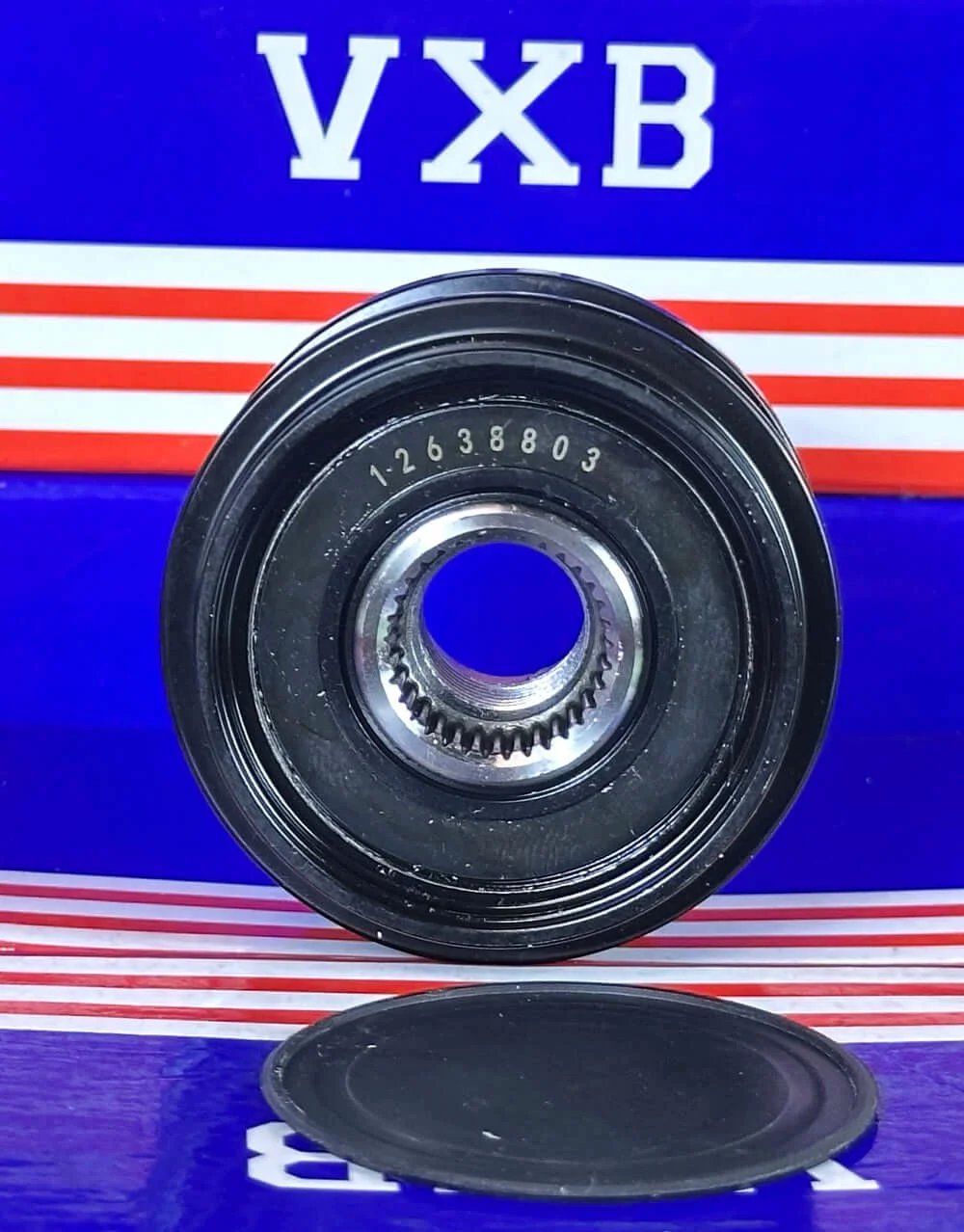 Close-up view of 12638803 Alternator Freewheel Clutch GENERAL MOTORS, OPEL, VAUXHALL, ASTRA with inner gear and dust cover.