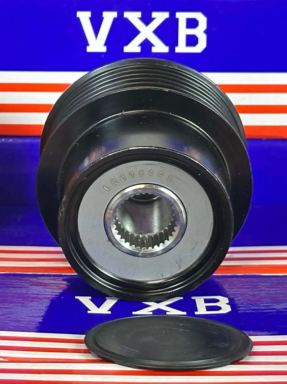 Front view of LR005993 - Alternator freewheel clutch - LAND ROVER showing pulley design and central spline.