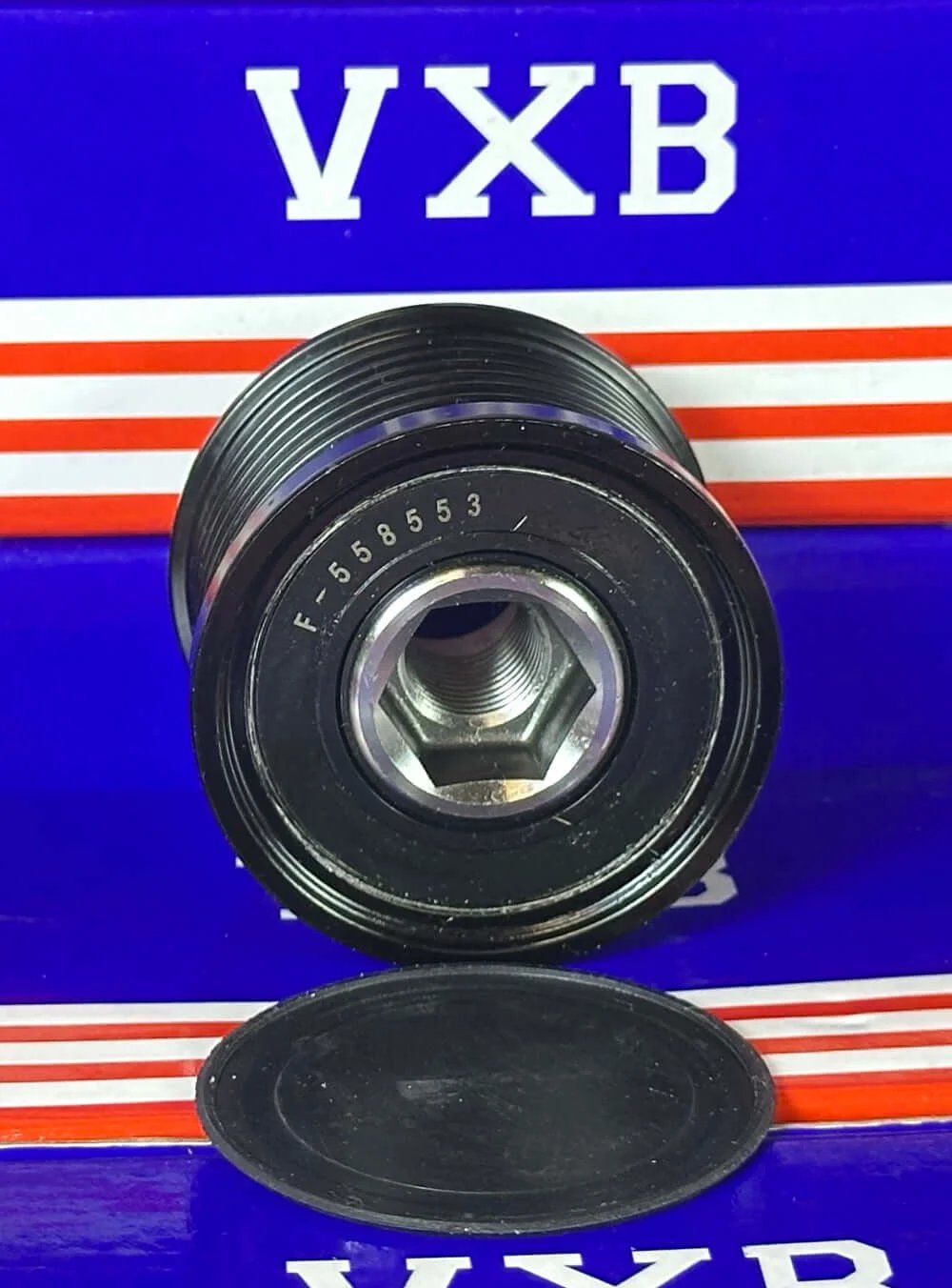 F558553 Alternator freewheel pulleys for BMW JEEP CHRYSLER, front view showing black pulley with threaded center.