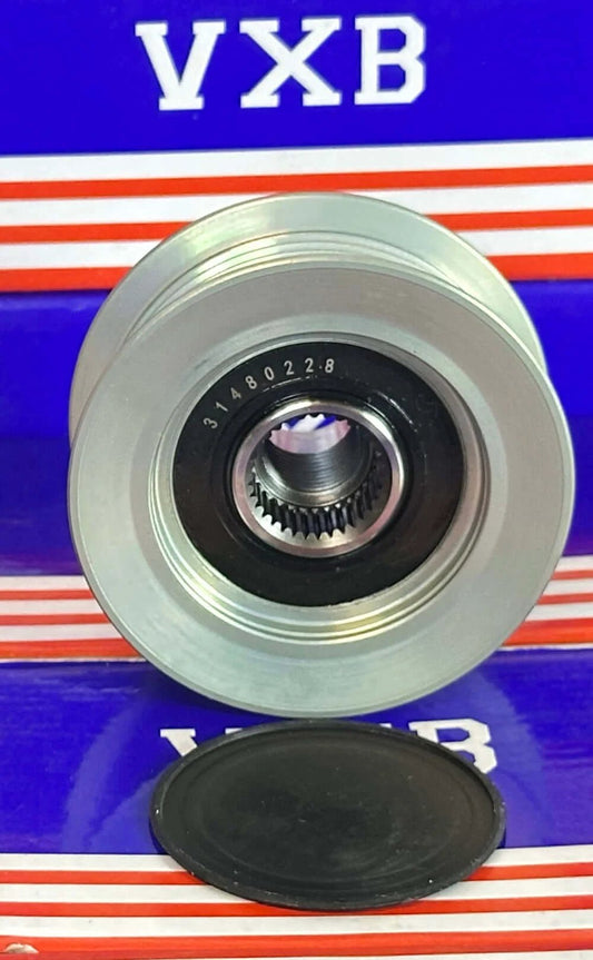 31480228 Alternator Pulley for Volvo Xc90 Mk2, front view showing aluminum construction and integrated gear.
