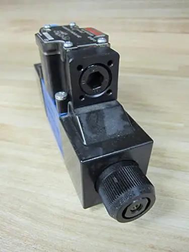 R978020569 4-way directional control valve 4WE6D62/OFEW110N9DK25L V/62 showing 5-pin connector and sealed design