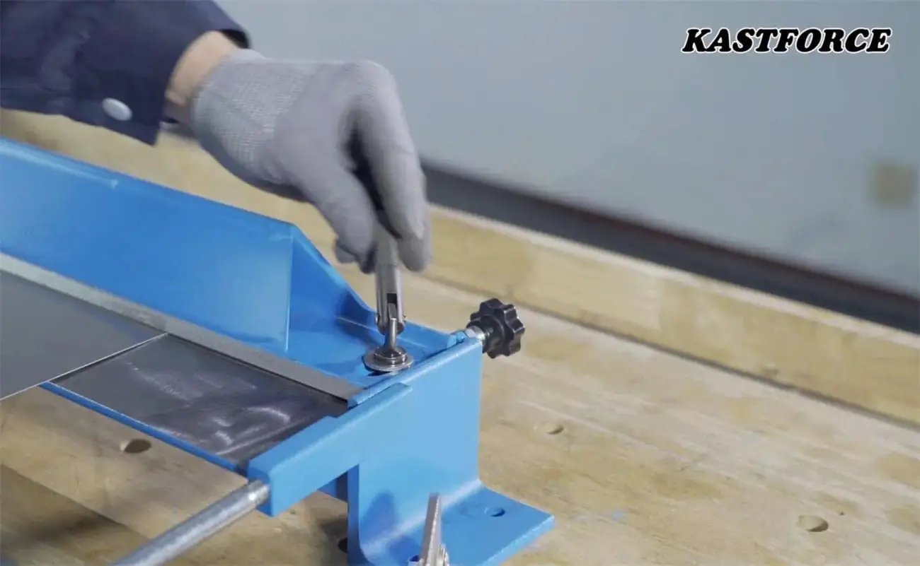 User adjusting Heavy Duty 28 Inch Sheet Metal Brake for Steel and Aluminum Bending With 0 to 135 Degree Range 730mm Wide Capacity KastForce KF5002.