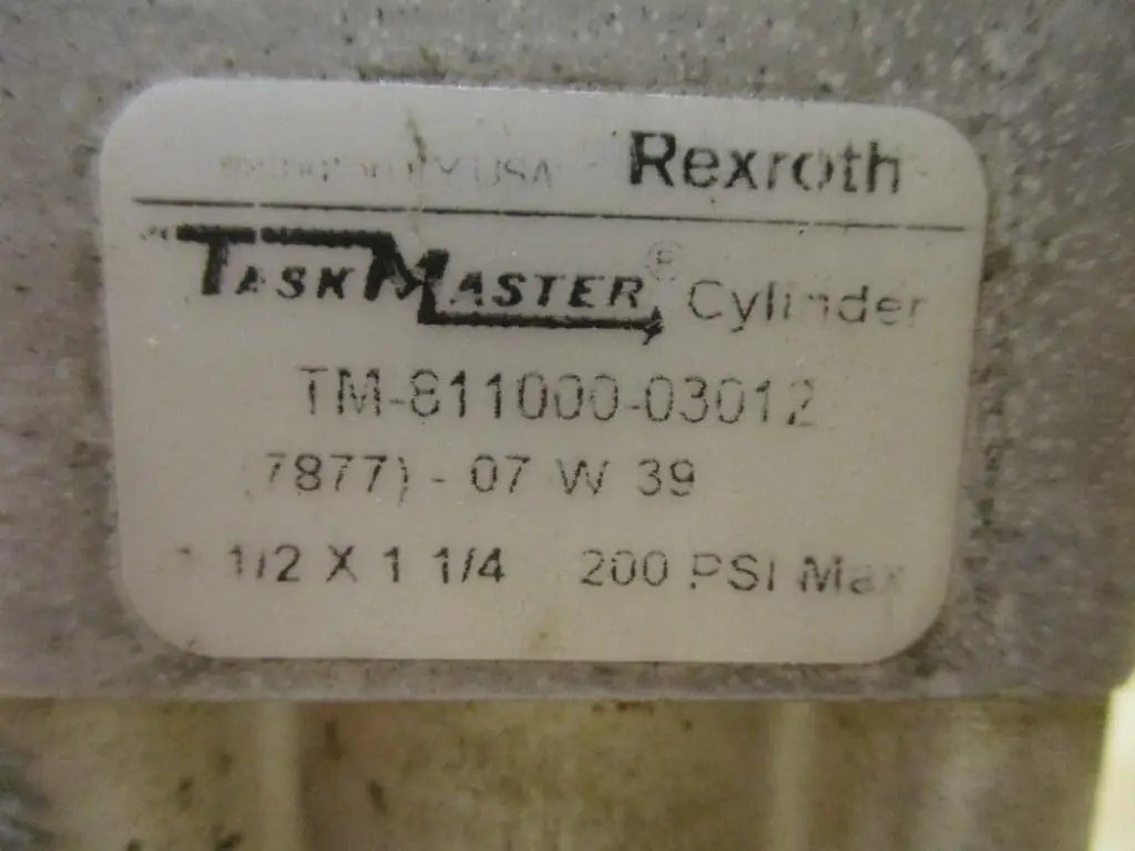 Label on Bosch Rexroth Cylinder TM-811000-03012 1-1/2 Bore By 1-1/4 Stroke Hydraulic Cylinder 200 PSI Quad Port