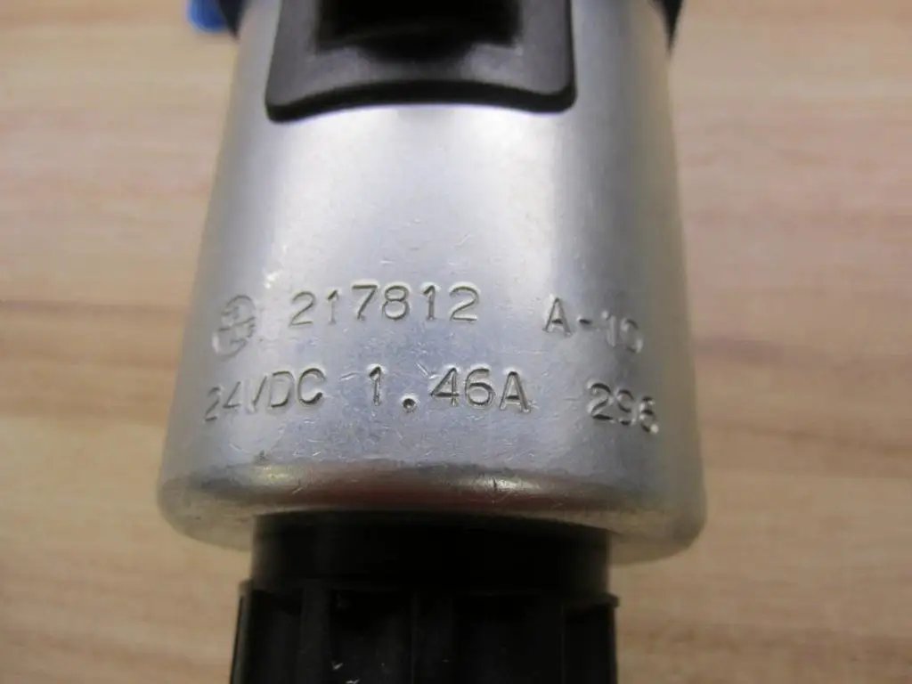 Close-up view of the 24VDC coil on Hydraulic Solenoid Directional Control Valve 4WE10D40/OFCG24N9DK24L, PN R900977576
