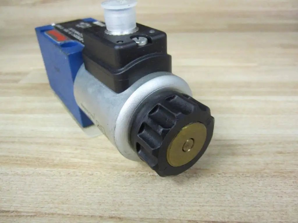 Solenoid Directional Spool Valve 4WE6D62/EG24N9K33L/62 PN R978020512 Size 6 Subplate Mount 24VDC 30W industrial use