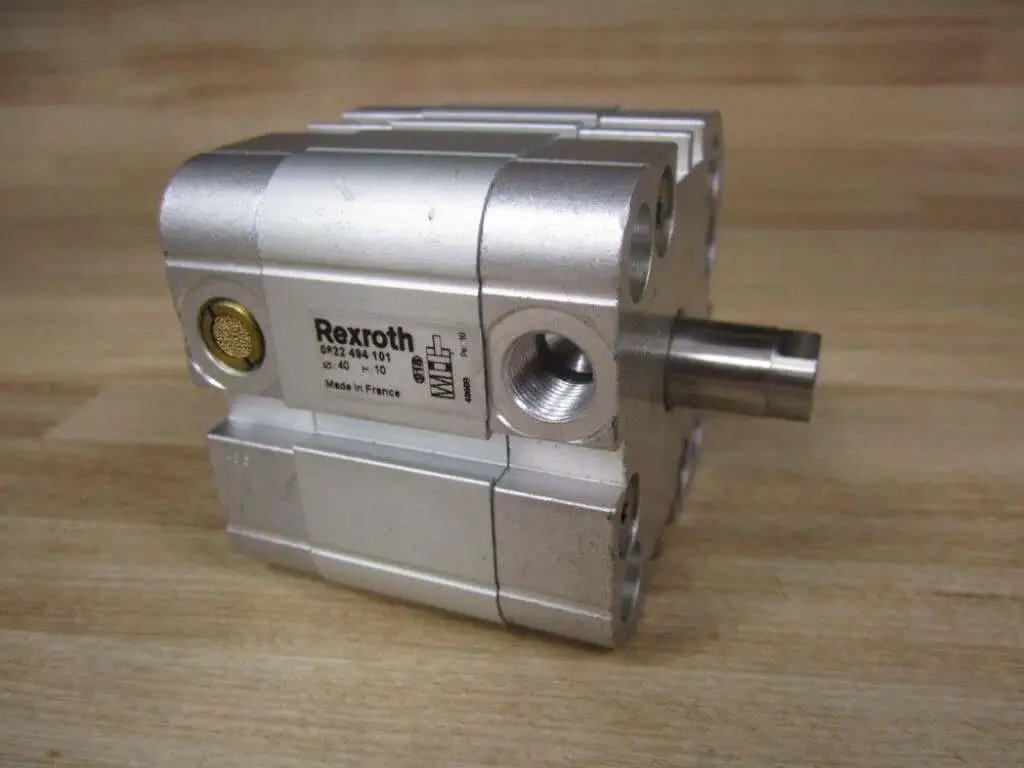 Hydraulic Cylinder 0822 494 101 PN 0822494101 With 1/8 NPT Port and 3/8 In Diameter, compact actuator resting on wooden surface
