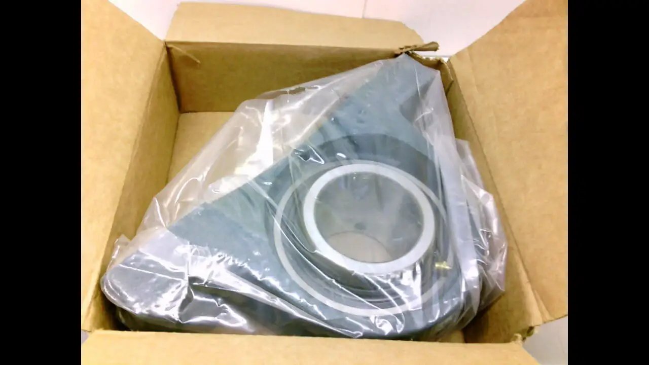Single UCPX18 pillow block unit, 90 mm bore, packed in box