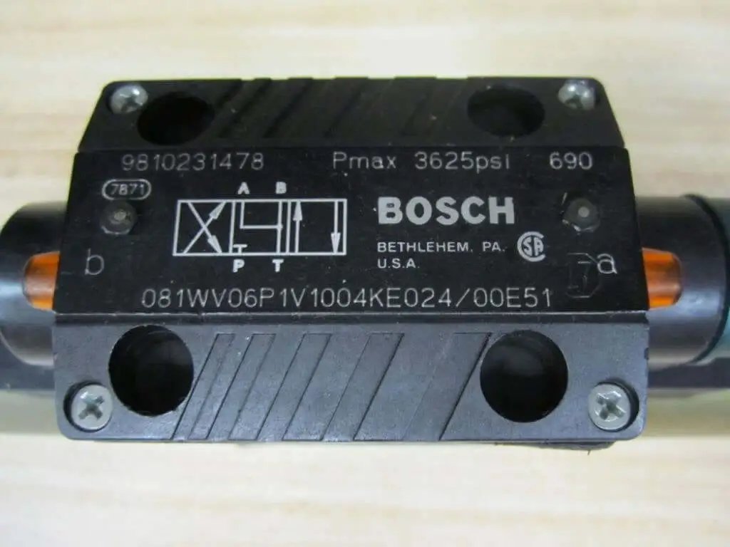 Single hydraulic directional valve 081WV06P1V1004KE024/00E51 PN 9810231478, 3625 psi max, visible front label view