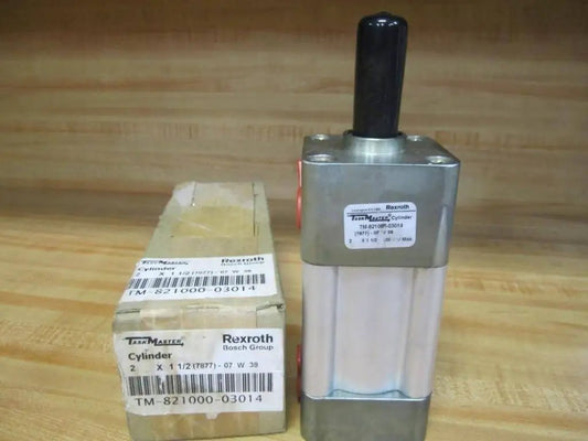 Rexroth Bosch TM82100003014 Hydraulic Cylinder 2 In Bore 1-1/2 In Stroke with box on wooden surface