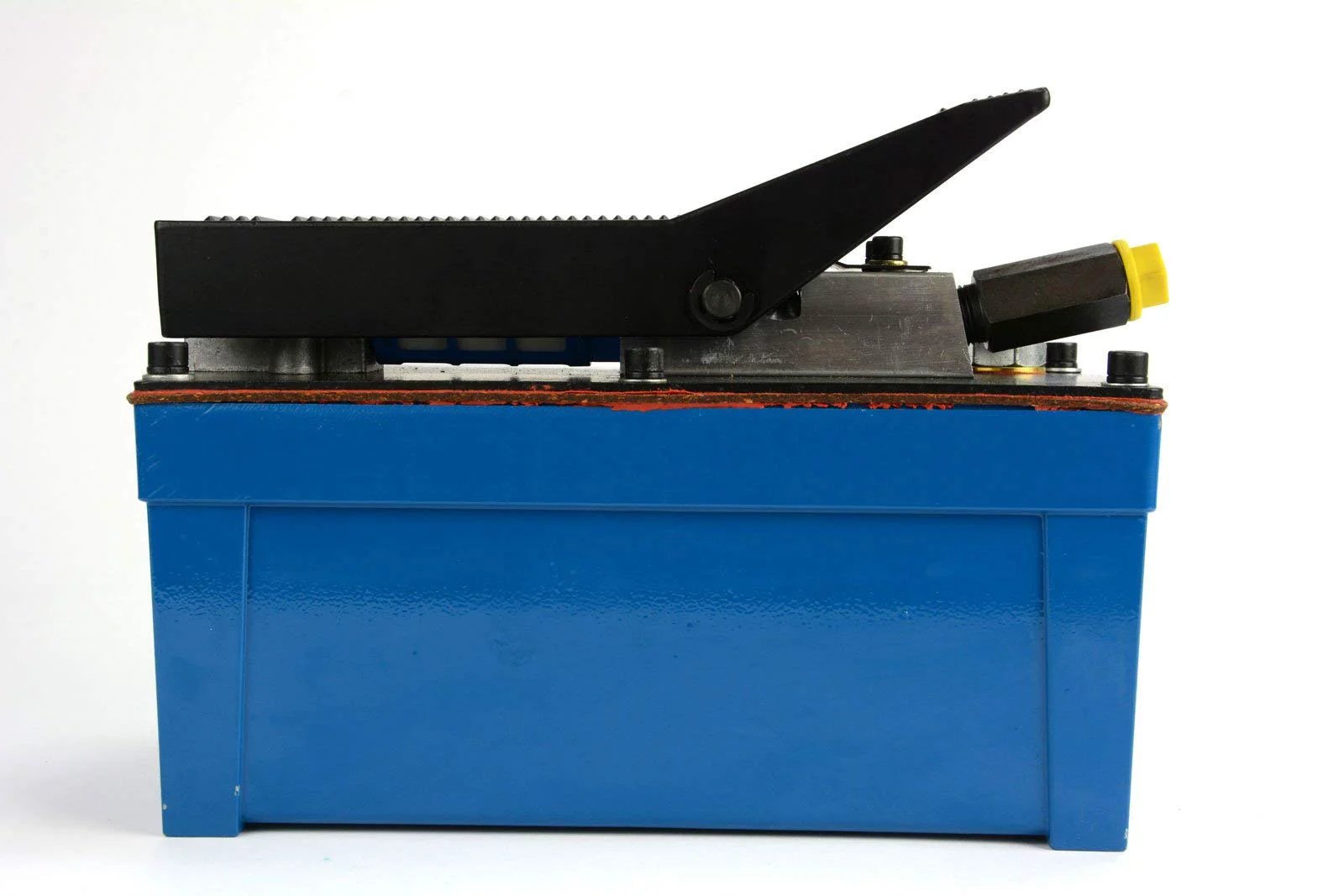 Side view of High Pressure Air Hydraulic Pump Power Pack Unit With 10K Psi And 103 Cu In Capacity, Compact Portable Design, Rebuildable All Metal Build, TUFFCOAT Finish, Three Eighth NPT Quick Hydraulic Coupler With Dust Cap, 5 Year Warranty TEMCo HP0000