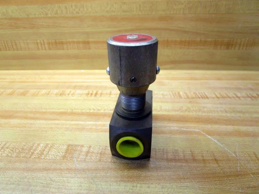 Rexroth Bosch DRV12-1.0/12V Flow Control Valve with 1/2-in NPT port, top view
