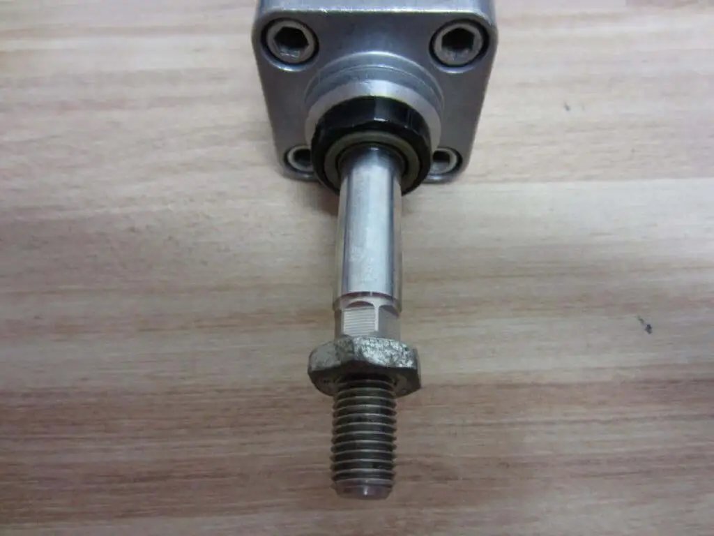 Industrial Hydraulic Cylinder With 32 mm Bore And 150 mm Stroke, Maximum 10 Bar Pressure, Dual Thread Ports 7/16-14 And 3/8-24, Part Number 524-002-050-0 For Precision Automation.