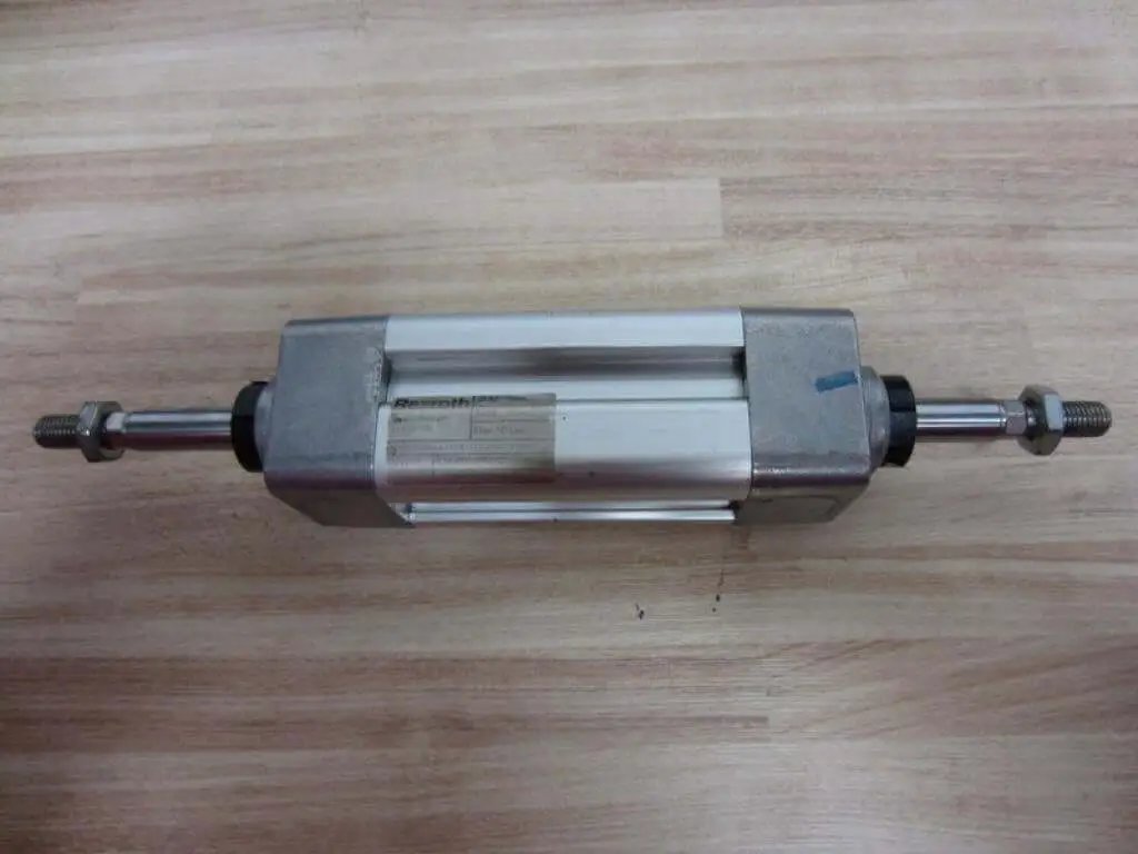 Industrial Hydraulic Cylinder With 32 mm Bore And 150 mm Stroke, Maximum 10 Bar Pressure, Dual Thread Ports 7/16-14 And 3/8-24, Part Number 524-002-050-0 For Precision Automation