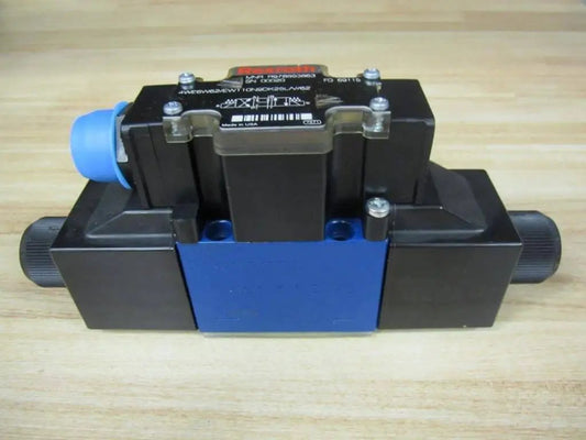 Solenoid directional control valve single unit R978893863 4WE6W62/EW110N9DK25L/V/62 with 5-pin male connector, top view