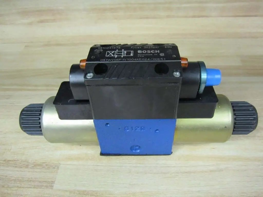 Single hydraulic directional valve 081WV06P1V1004KE024/00E51 PN 9810231478, 3625 psi max, 2 indicator lights, top view
