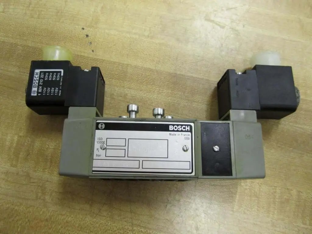 Directional control valve 0 820 027 128 solenoid, 110V/115V 50/60Hz coil, single unit for industrial hydraulic systems