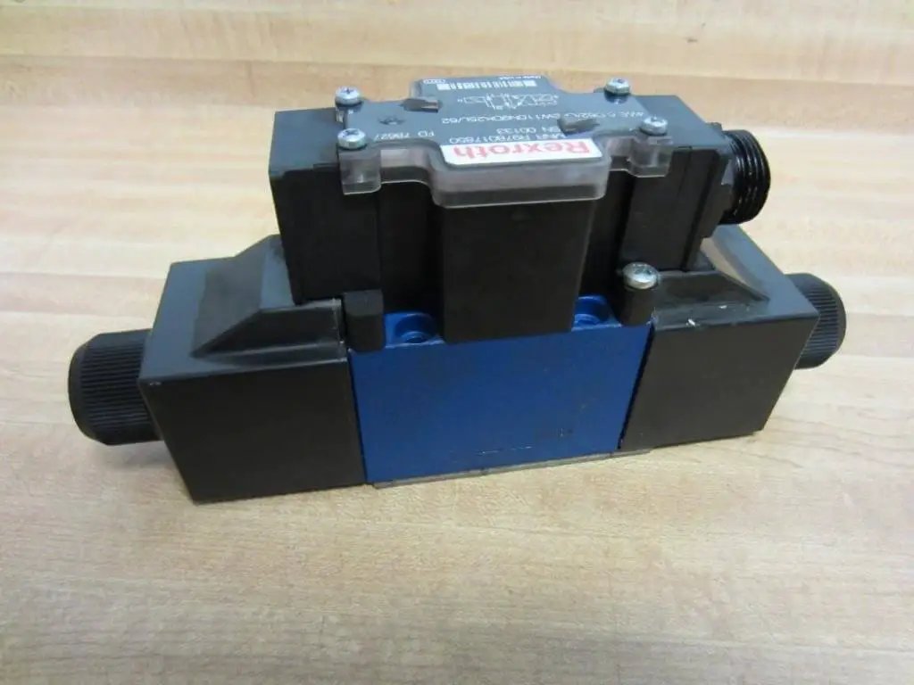 Directional hydraulic control valve 4WE6 D62 OFEW110N9DK25L/62 R978017850 single solenoid valve with 5-pin connector R900021464