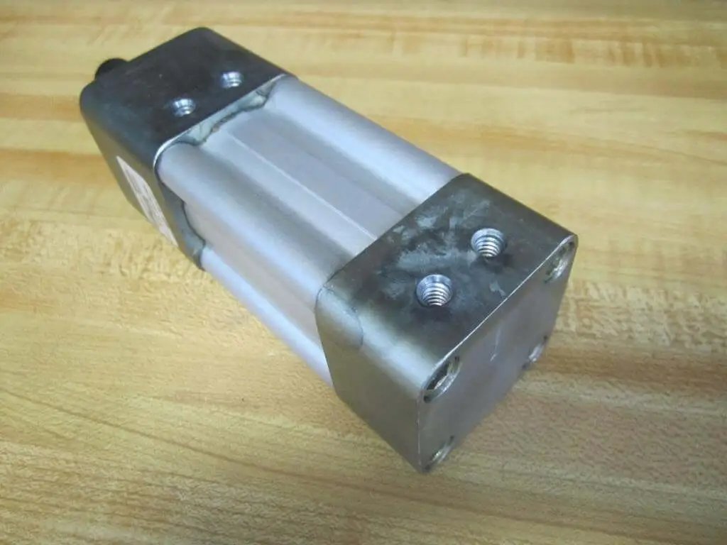 Bosch Rexroth Cylinder TM-811000-03012 1-1/2 Bore By 1-1/4 Stroke Hydraulic Cylinder 200 PSI with Quad Port