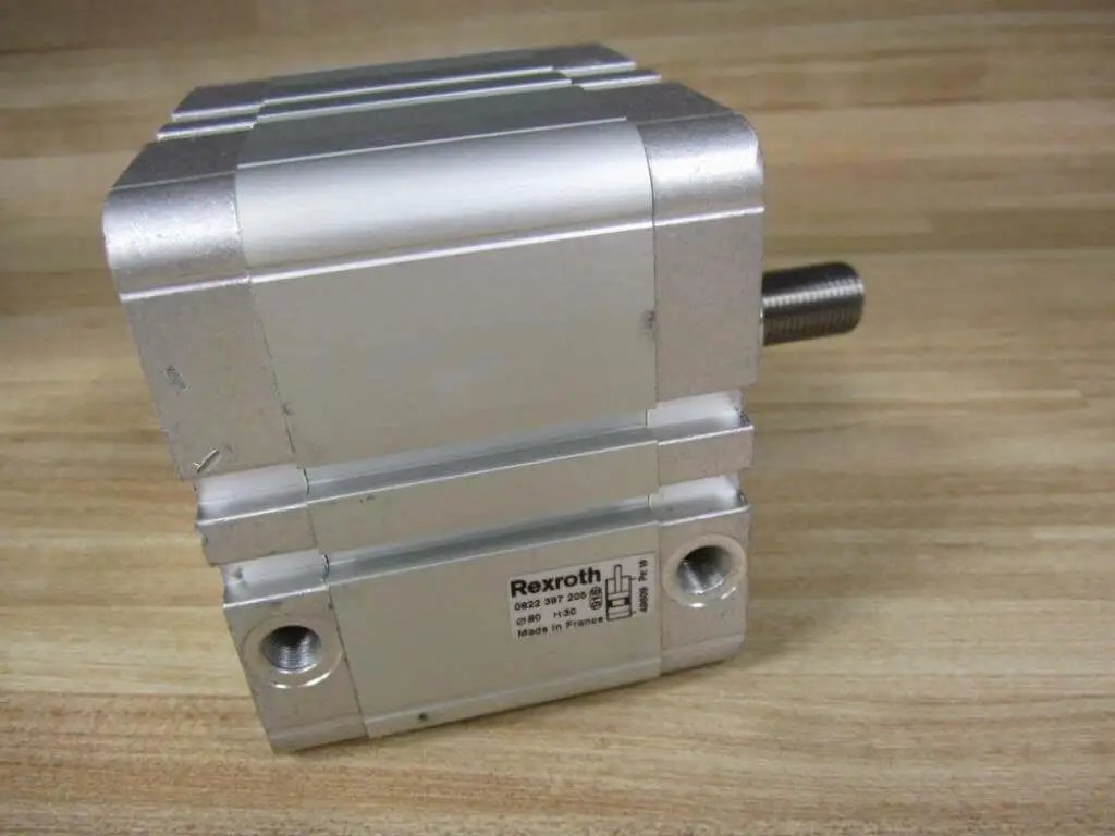 Bosch Rexroth Cylinder 0822-397-205 0822397205 with end NPT thread on wooden surface
