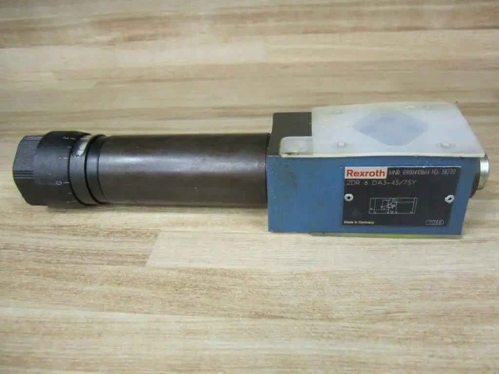 Side view of Adjustable sandwich flow control valve ZDR 6 DA3-43/75Y PN R900410864, a single unit, pressure-compensated regulator for hydraulics.