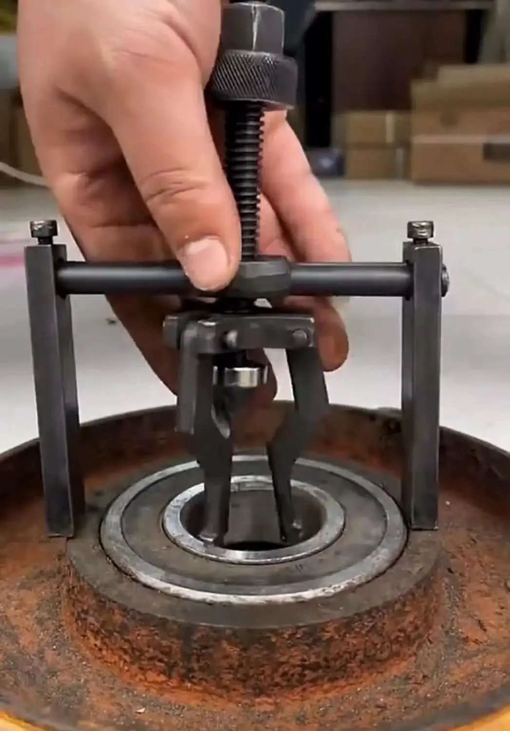 Inner Hole Bearing Puller With Three Claw Design for precise bearing removal in automotive repair, shown extracting bearing from hub.