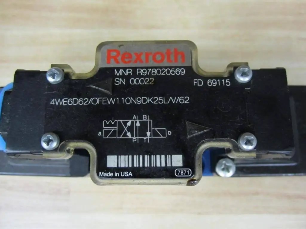 R978020569 4-way directional control valve 4WE6D62/OFEW110N9DK25L V/62 solenoid with 5-pin connector close-up