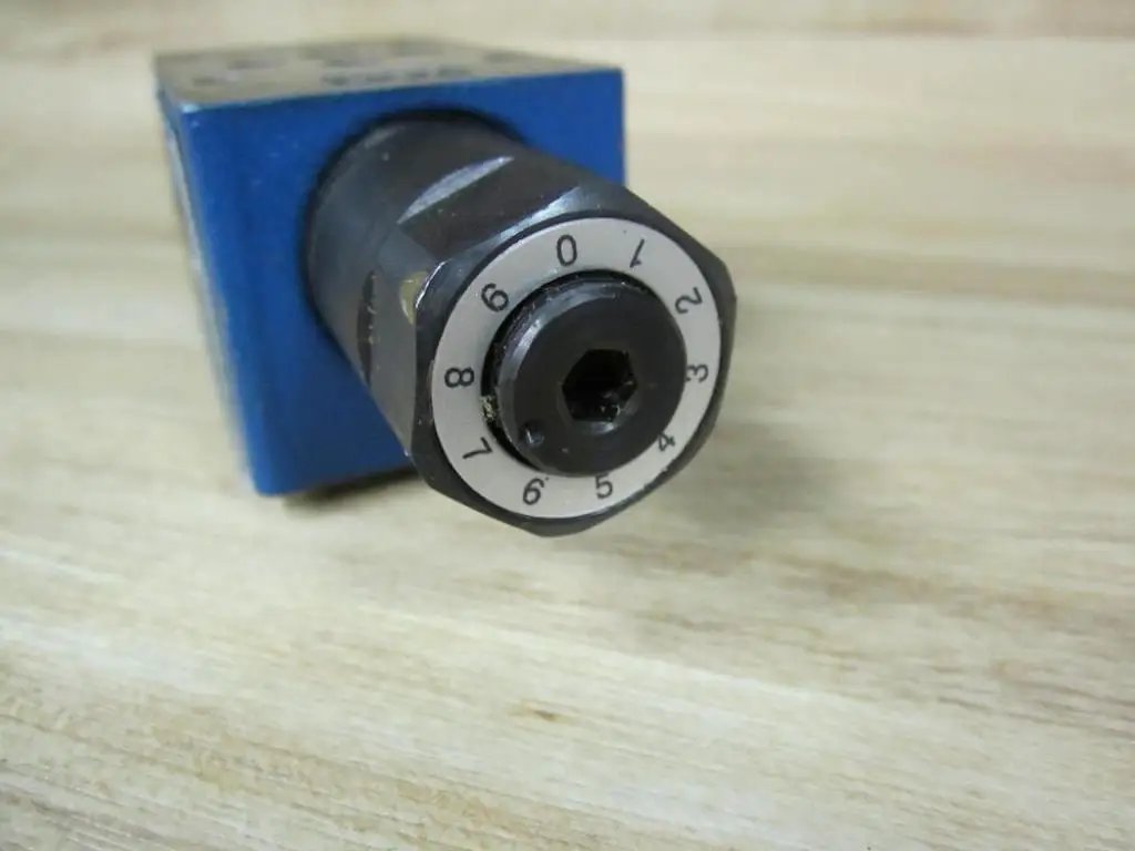 Hydraulic Check Restriction Z2FS 6-5-44/2QV Single Unit R900476838 pilot-operated spool close-up on wooden surface