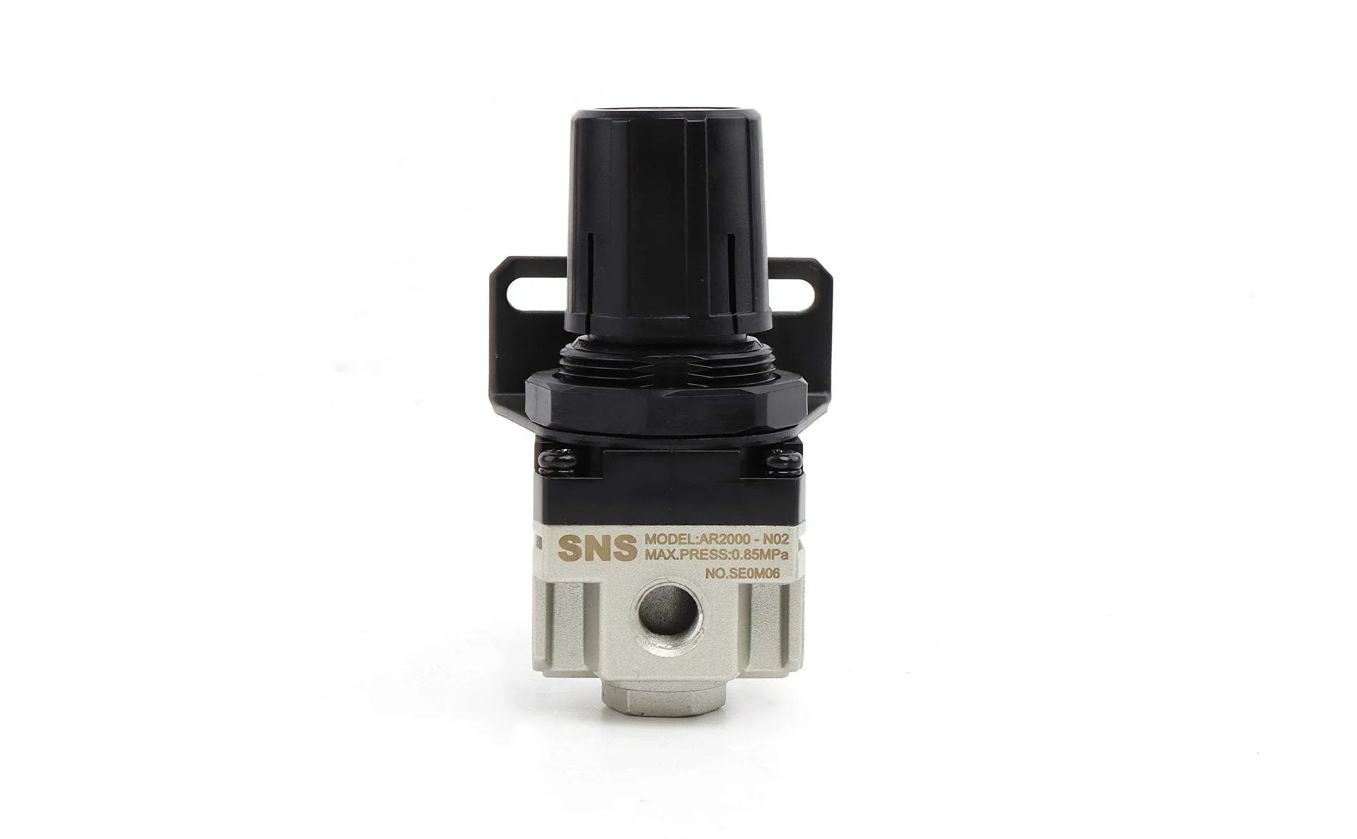 Front view of Adjustable 0 To 150 PSI Air Compressor Regulator With Gauge And Bracket One Quarter Inch NPT Female Thread Aluminum AR2000 N02