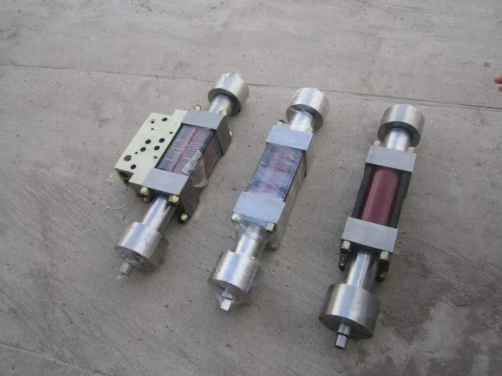Red Stainless Steel Modern Waterjet Intensifier Pump 380Mpa High Pressure 60k Beefy Output Complete Intensifier Assemblies 0105583