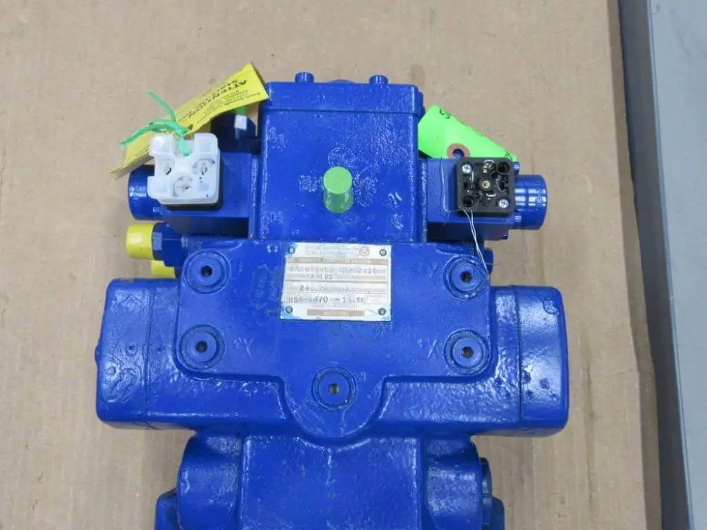 Rexroth Bosch AA4V71EL2 Axial Piston Pump PN AA4V71EL2CR202010S043A489 with two wire connectors and three blades