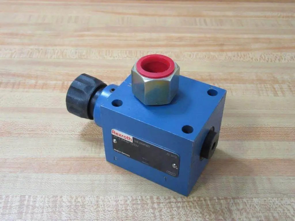 Bosch Rexroth R900978977 AF6EA40Z250V hydraulic valve with black push and turn button, 1/2 and 1/4 inch NPT ports, blue body