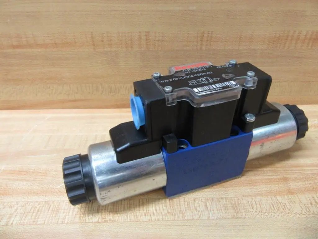 Hydraulic directional control valve 4WE 6 D62/OFEG24N9D K25L/62 PN R978017871 Size 65, solenoid spool with male pin connector