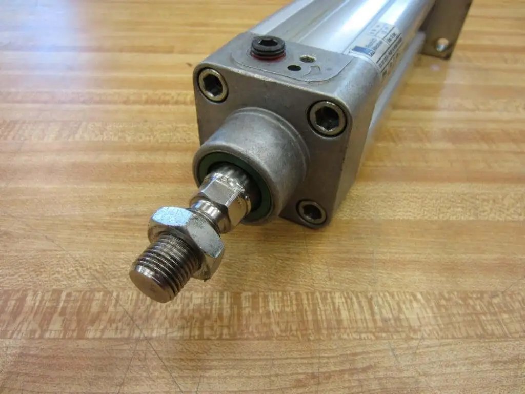Bosch Rexroth Double Acting Cylinder 523-111-050-0 with visible 3/4 inch shaft and 1/4 NPT port on wooden surface