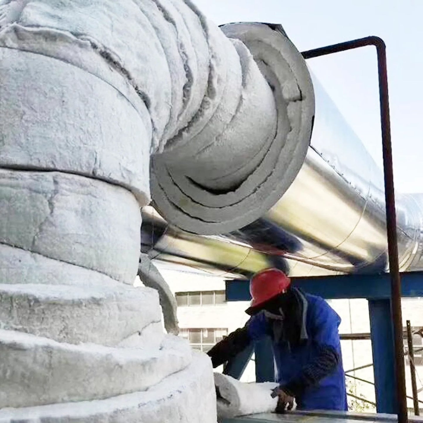 Ceramic Fiber Blanket For High Temp Fireproof Insulation Up To 2400F installed as chimney lining with worker