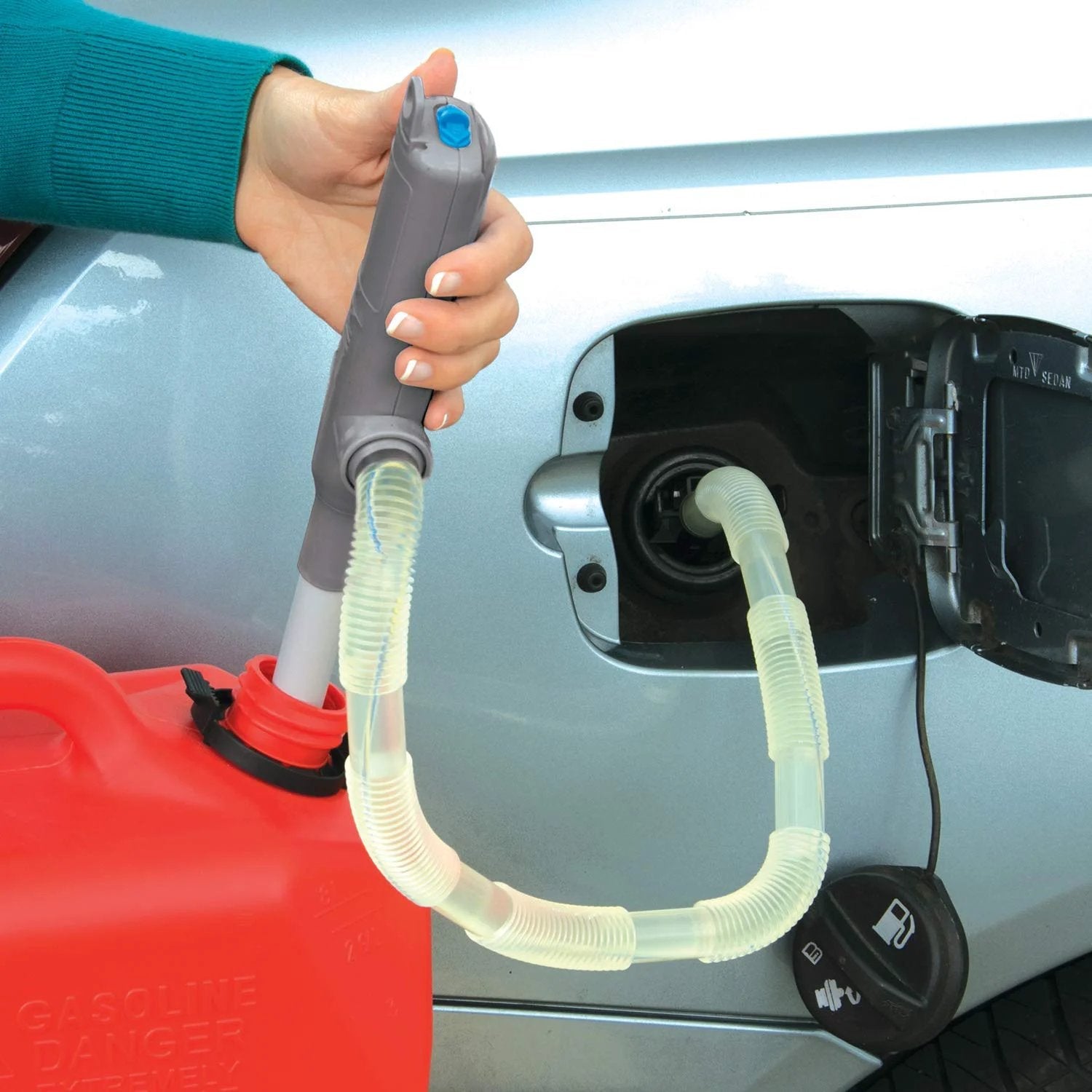 Turbo Pump Automatic Liquid Transfer Pump Cordless With Three Foot Hose Auto Stop Sensor used to refuel car