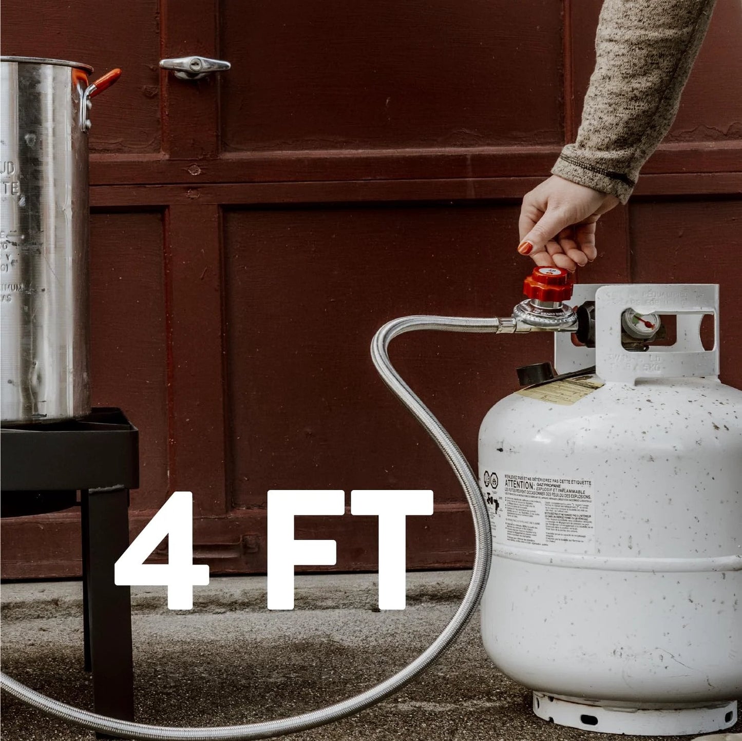 Adjustable 0-20 PSI Propane Regulator With 4 Foot Steel Braided Hose for Burners, connecting QCC1 cylinder outdoors